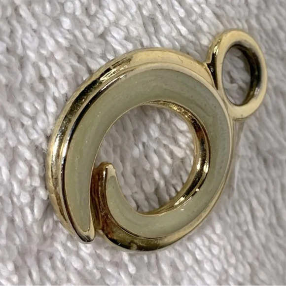 Vintage Gold Tone Metal With Green Inlay Necklace Pendant - Picture 4 of 8